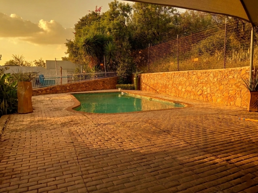 To Let 4 Bedroom Property for Rent in Safari Gardens North West